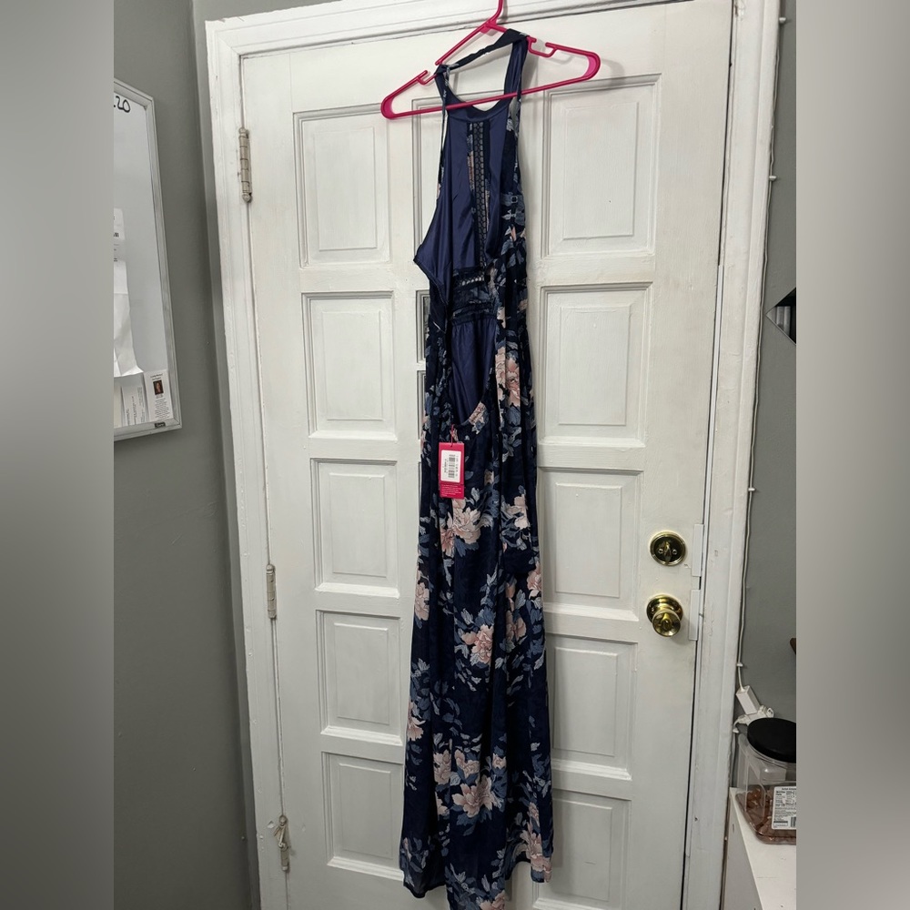 High neck/blackless dress